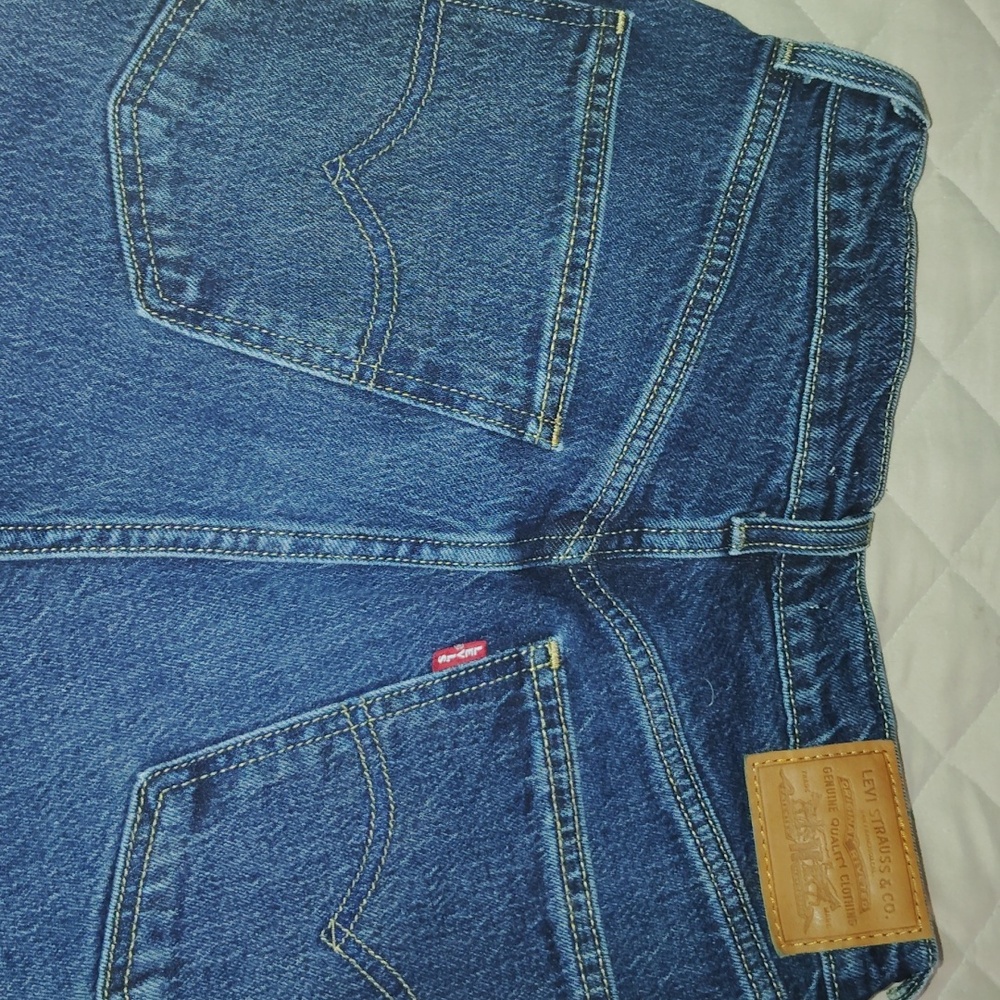 Levi jeans,dark denim,28